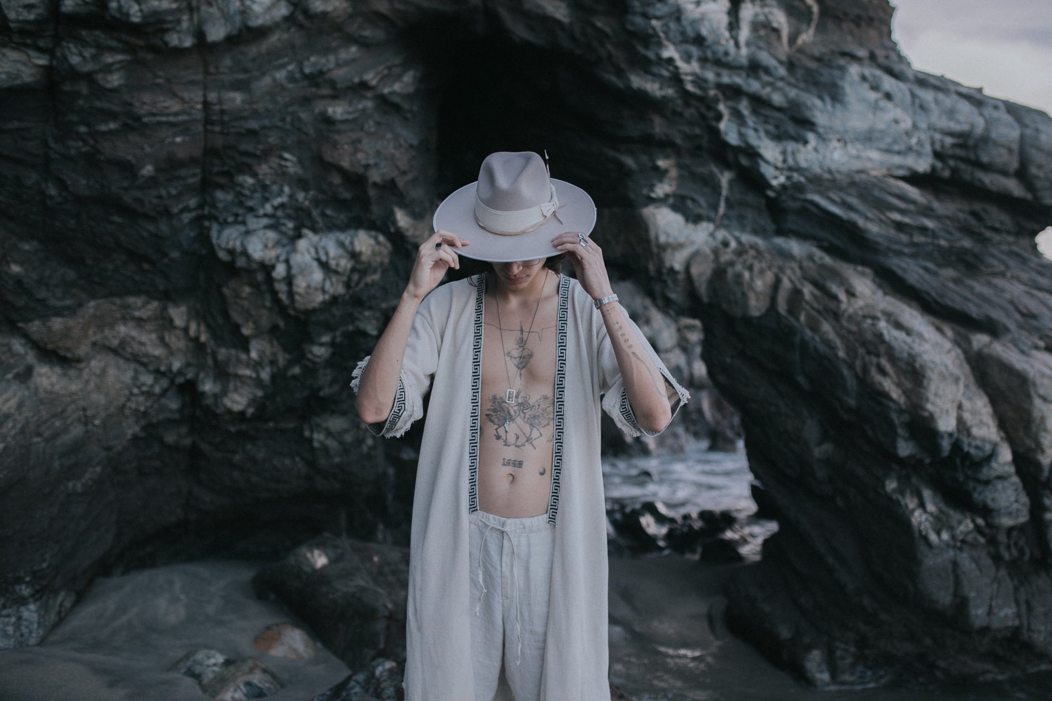 Yoake Ash White Cape Kimono