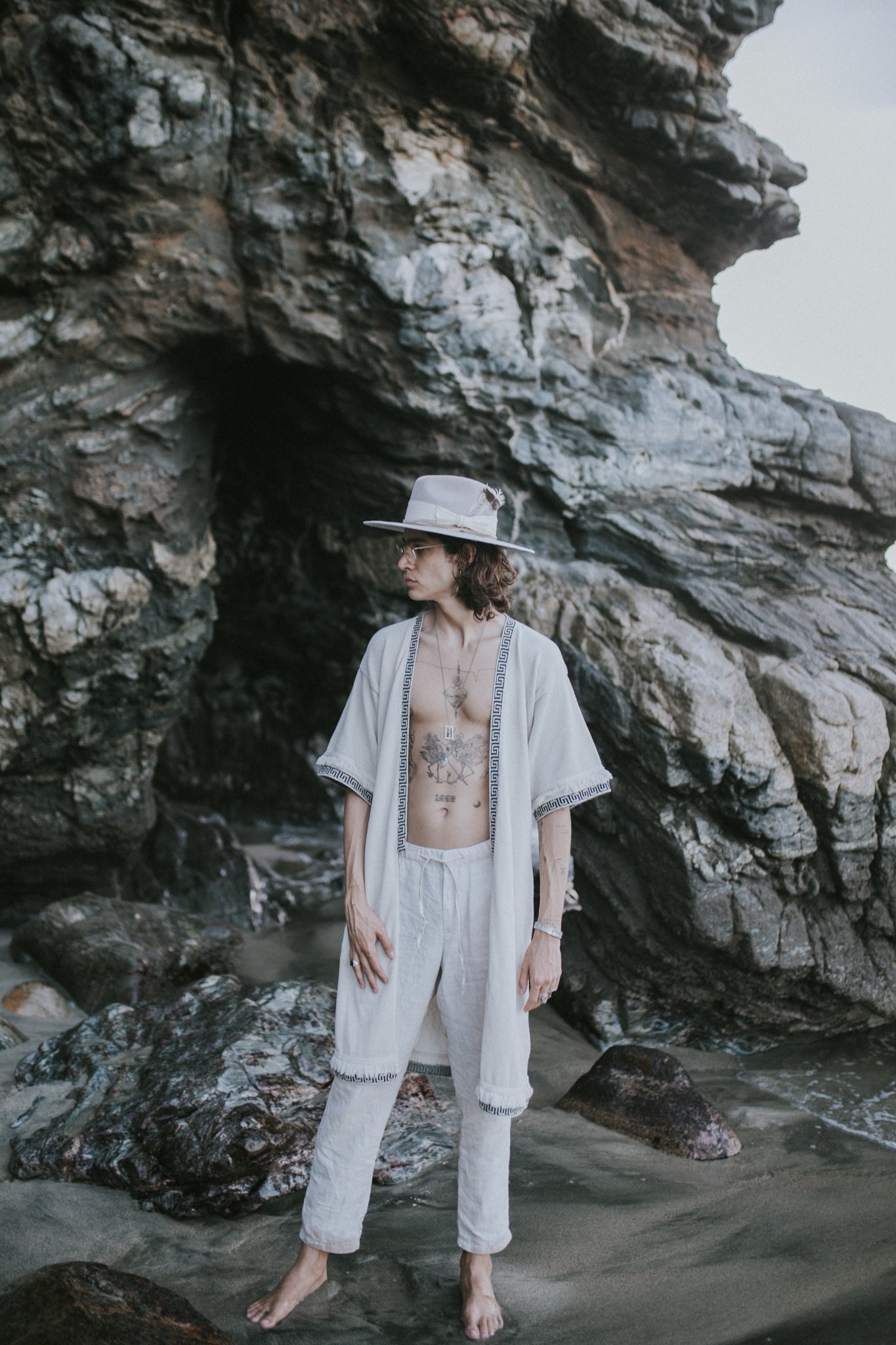 Yoake Ash White Cape Kimono